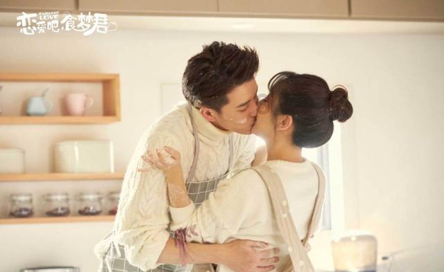 高空畅游的女孩