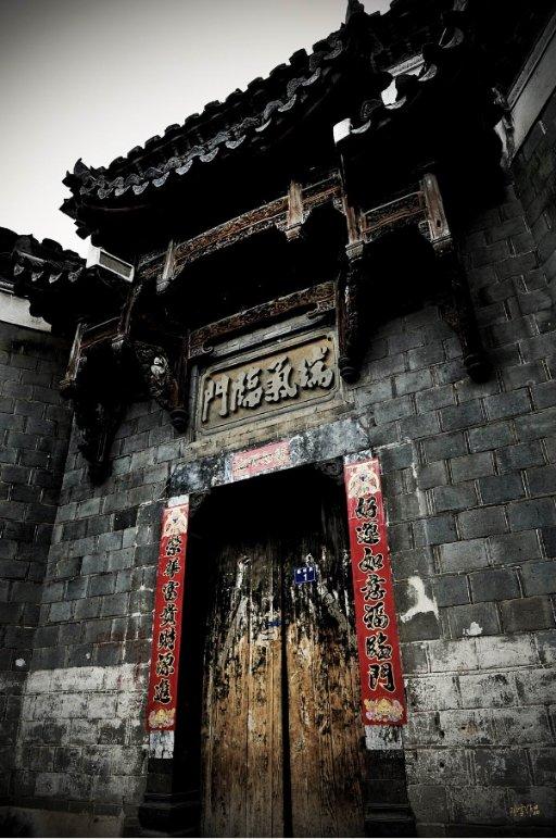 岁月如水静静流下句是什么？